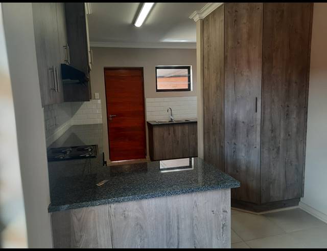 3 BEDROOM TOWNHOUSE TO LET IN LANGENHOVENPARK